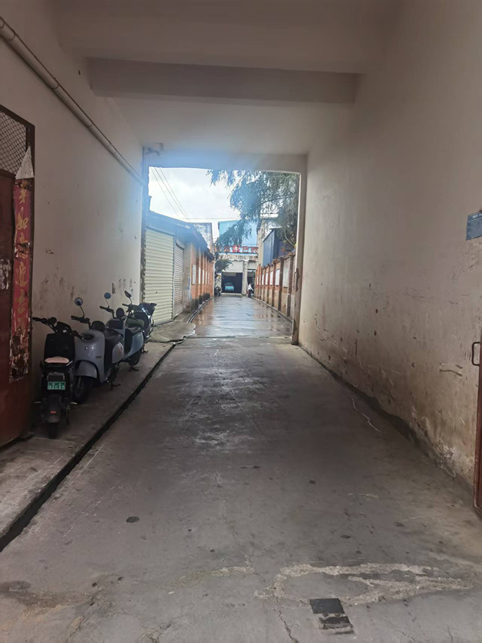 官南大道六甲嚴(yán)家村253號(hào)500平方米廠房、倉(cāng)庫(kù)出租