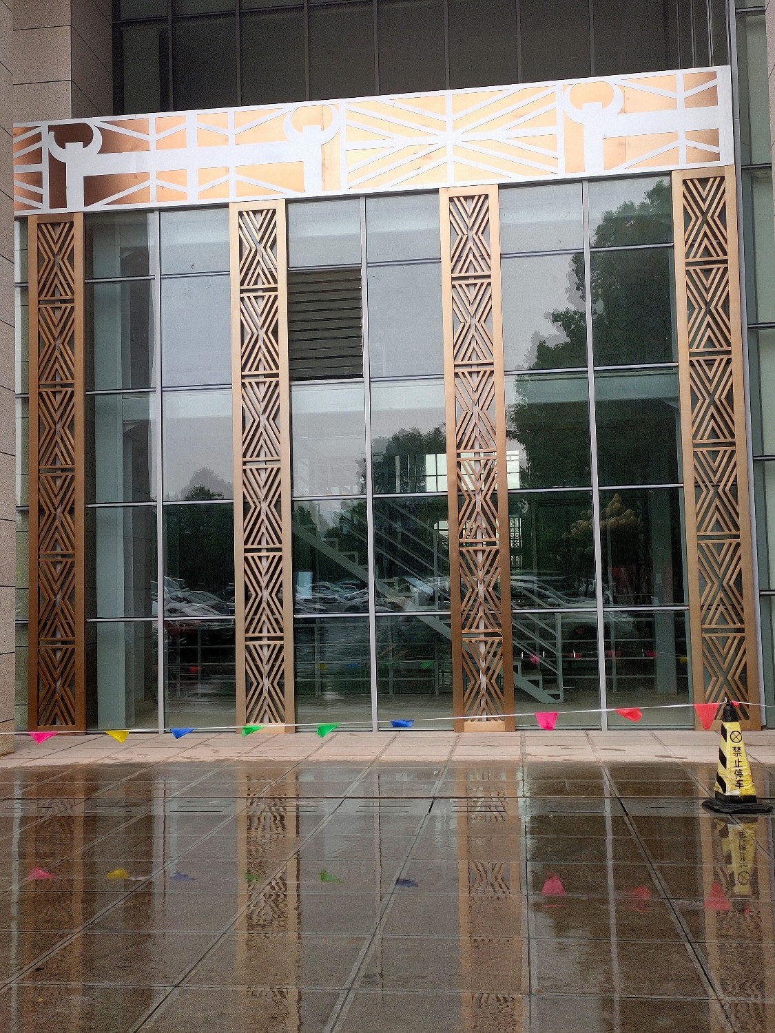 成都千成萬(wàn)建筑工程有限公司臨滄分公司的圖標(biāo)